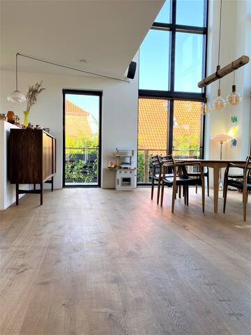 Unique Architect-Designed Home close to CityCentre gallery image 3