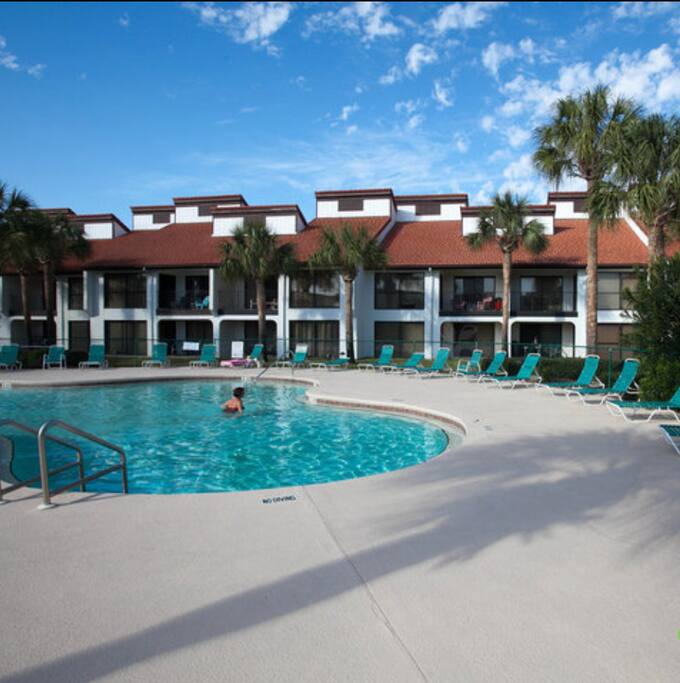 pool under balcony