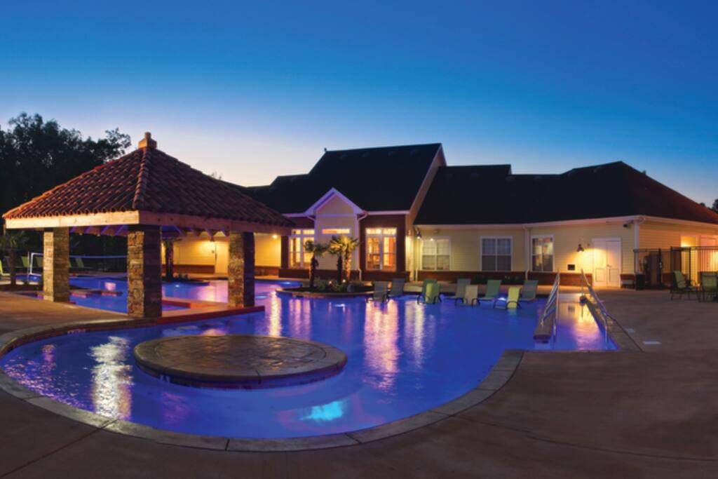 Pool and Clubhouse