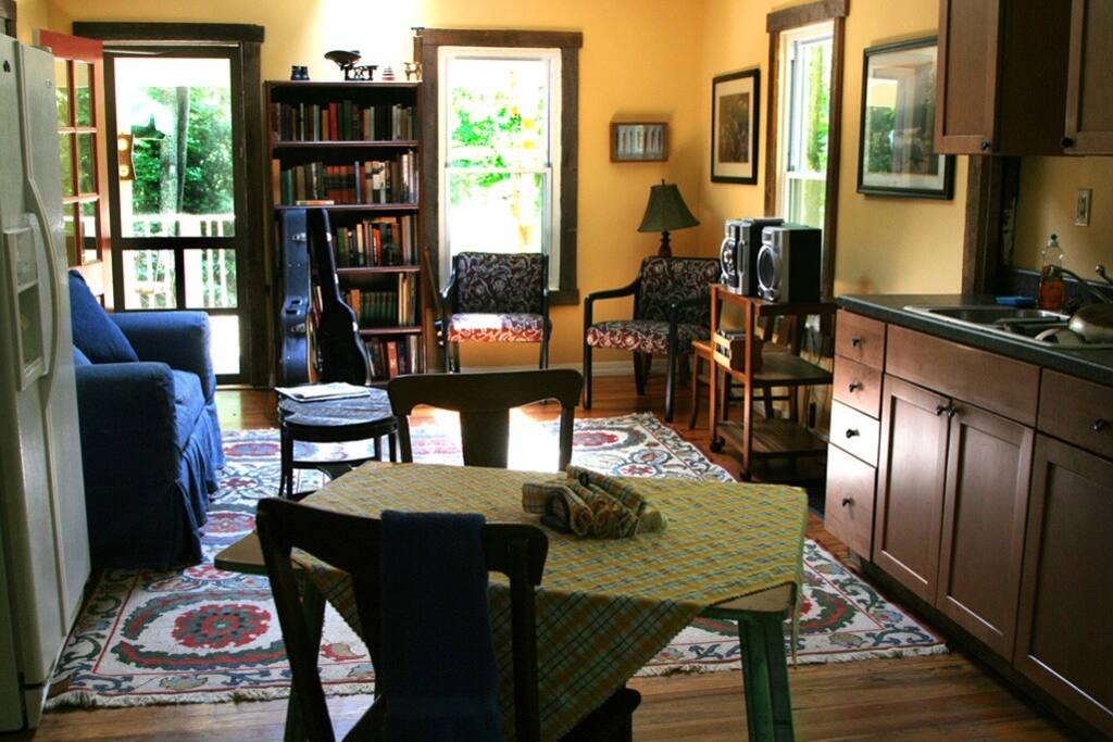 Second view from the kitchen area