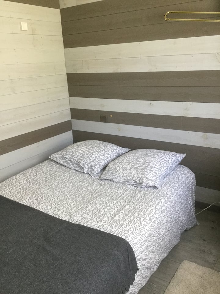 Спалня 2 
Легло 140