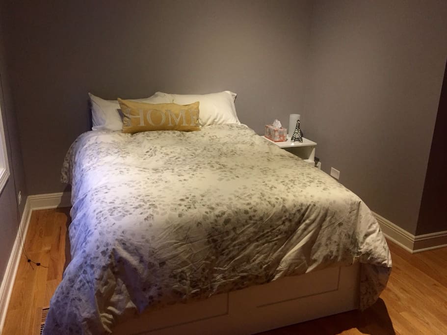 Full size bed with memory foam mattress