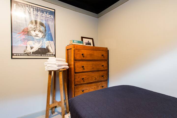 Soak Up Mid-Century Style in Wrigleyville and Boystown gallery image 2