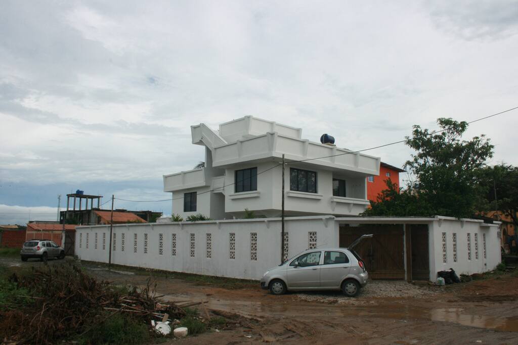 whole house form outside/ casa entera por fuera