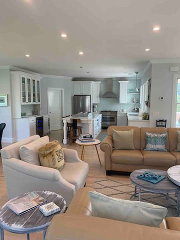 Ottawa Bonnet Shores Narragansett Immaculate! gallery image 2