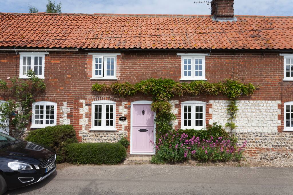 Rose Cottage 2 Bed, 2 Bath, Large Private Garden Cottages for Rent in Burnham Thorpe, United