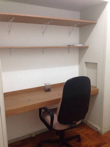 2 qts na Rua Dias Ferreira, no Leblon. Um bom apt. gallery image 5