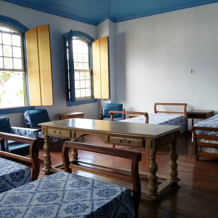 Muito espaço para 8 a 10 pessoas.  Para grupos de até 7 pessoas, consulte o outro anúncio. Foto do Quarto 4 