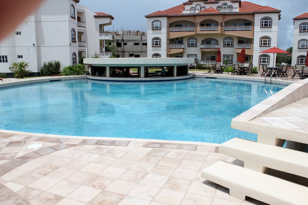 Swim up Bar
