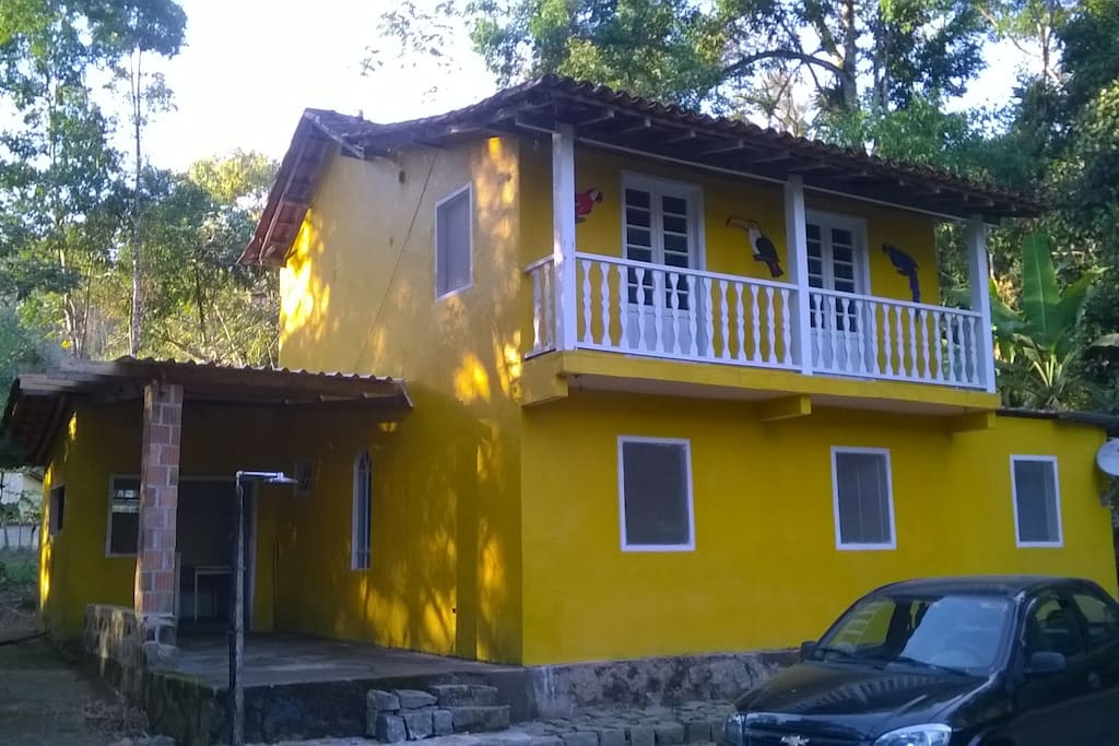 Vista frontal da casa de Paraty no bairro da Graúna.