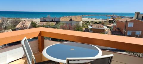 Apartment with sea view