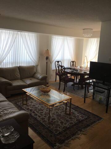 Bright apartment in the heart of North York gallery image 2