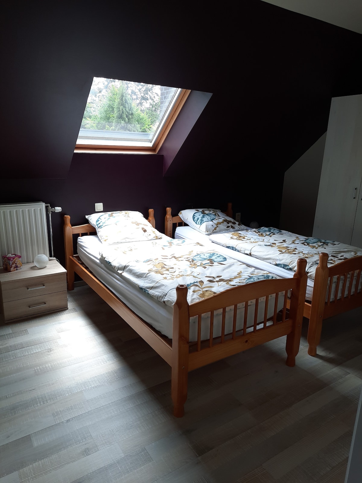 卧室配备2张单人床