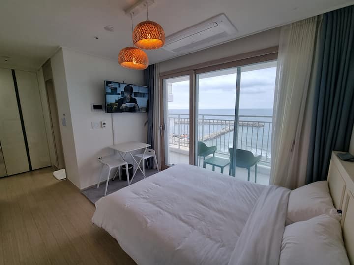 Regardez Netflix sur une télévision LG de 43 pouces, etc., 
Après avoir réglé le port d'entrée externe avec la télécommande du téléviseur
Si vous allumez la télécommande Netflix,
Vous allez sur Netflix. ~