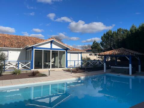 House 270 m2 pool jacuzzi 18 people