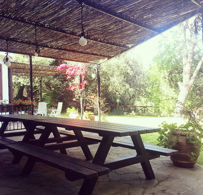 Tavolo esterno vicino alla cucina