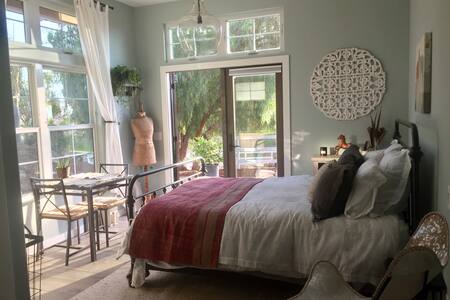 Lake View Modern Farm House Retreat