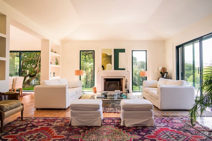 Luxury villa, sea view, private garden 5m to beach