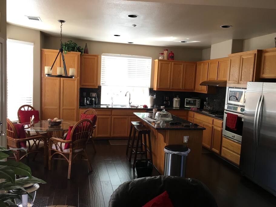 Shared New Kitchen with Microwave, Oven, complementary Coffee.