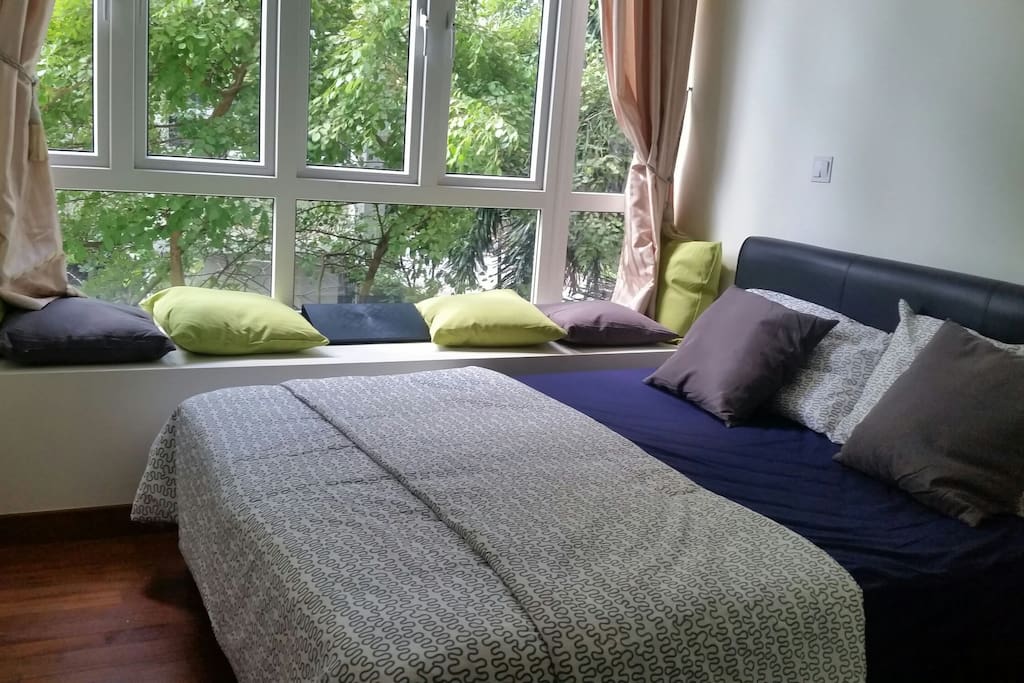 QUEEN BED