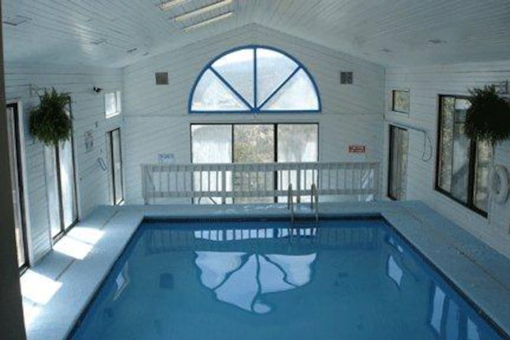 CLUB HOUSE POOL