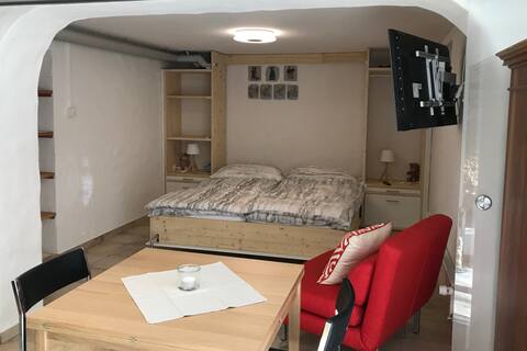 Newer modern 1-room apartment near Baar train