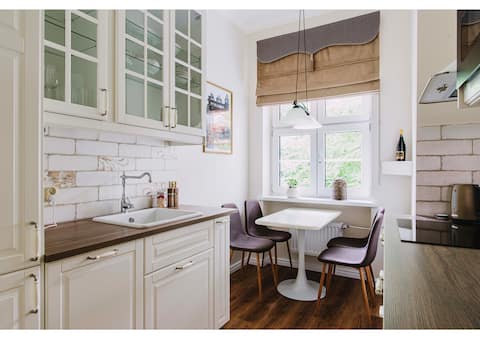 Popular Airbnb listing: Gdansk Old Town Cathedral View Apt Quiet Parking in Śródmieście