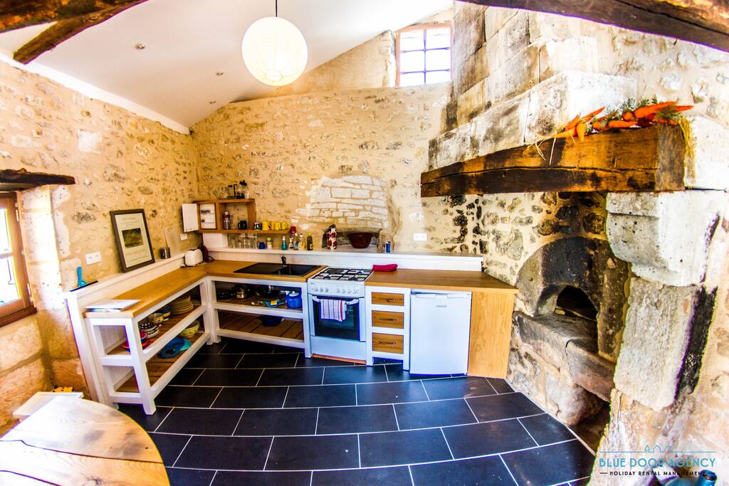 Kitchen (Gite) with stone oven