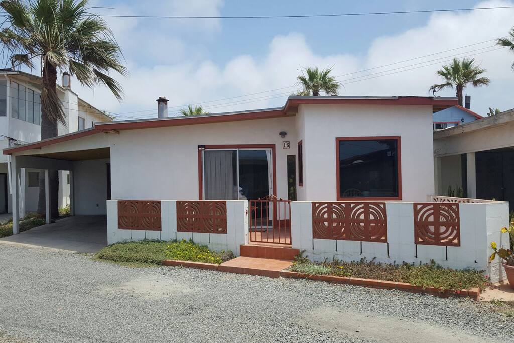 Front of the House / Frente de la Casa