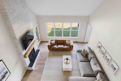 Top performing Airbnb: 6 bedroom lake house close to Clemson! in Reed Creek