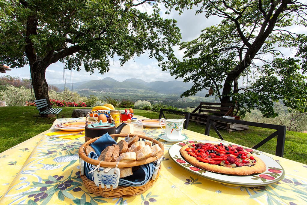 Breakfast in the garden - Colazione all'aperto