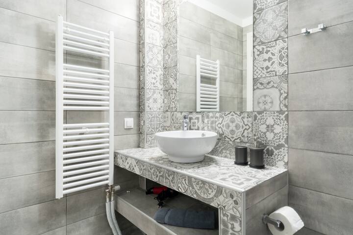 Lower Penthouse with Big Terrace & Lycabettus View gallery image 4