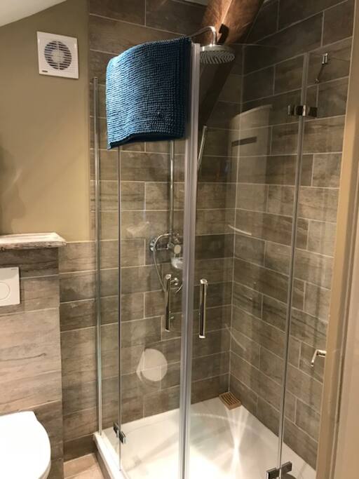 Upstairs bathroom. Shower, basin and loo