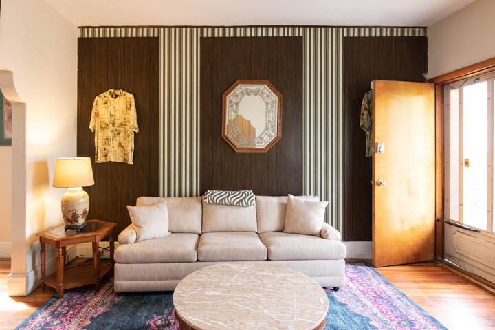 CLEAN Two Bedroom Duplex Unit on Tranquil Street