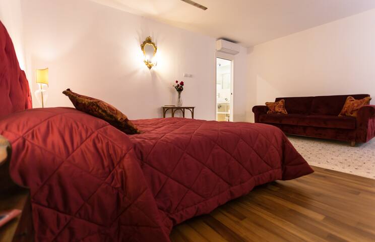 Ca’ Nal – GONDOLA – S.Mark -Rialto gallery image 4