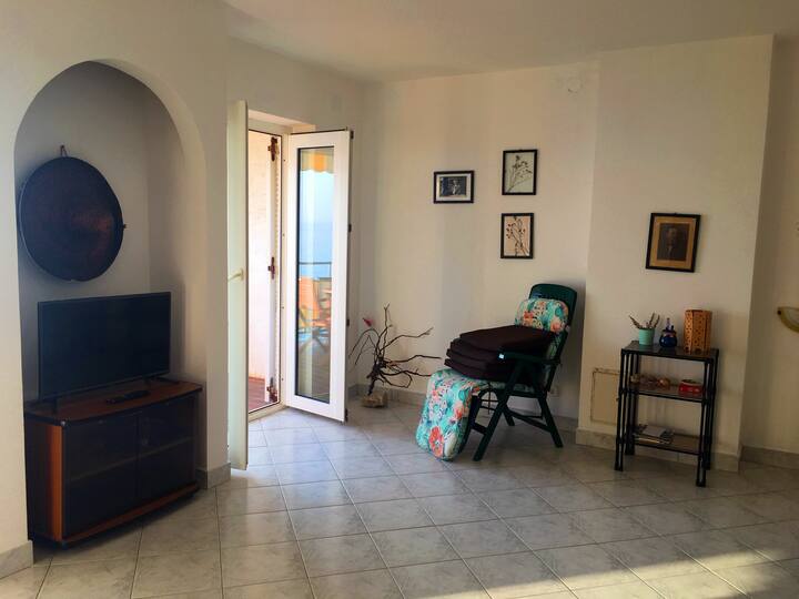 غرفة المعيشة/غرفة النوم الثانية 