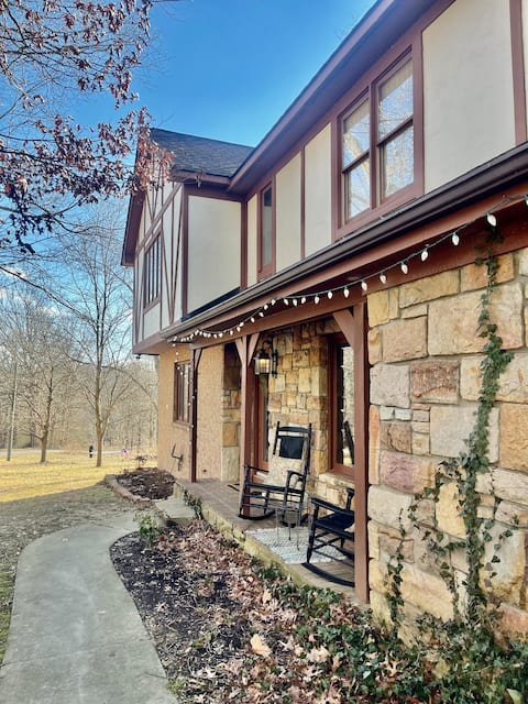 *Tudor Cottage in the woods, deck and firepit