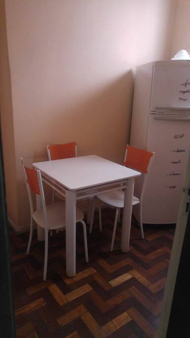 Espaço da Geladeira e Mesa