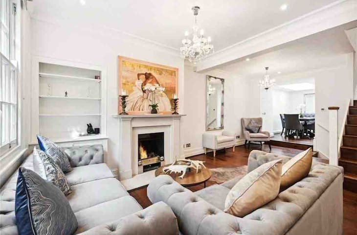 Knightsbridge Townhouse with 2 terraces gallery image 5