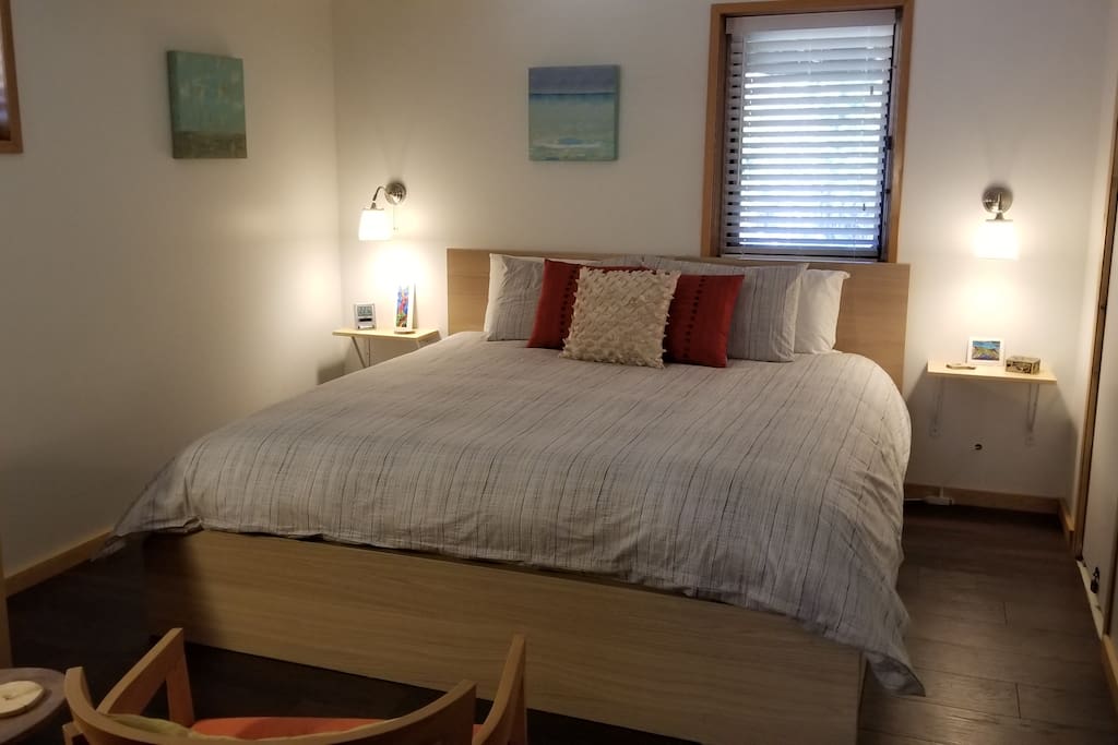 Elegant and spacious bedroom