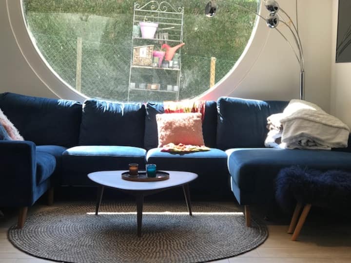 Სადილის დივანი, 1/2 მთვარის ფანჯარა, 1-ლი ტელევიზორი, Wi ‑ Fi 