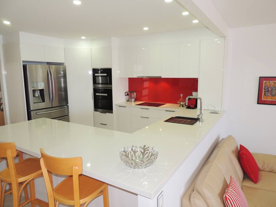 Kitchen and Breakfast bar