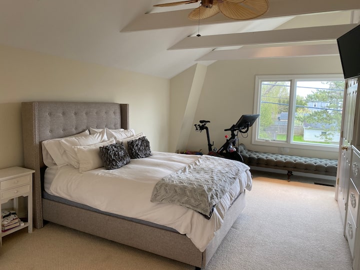 Главен апартман со прошетка во плакари