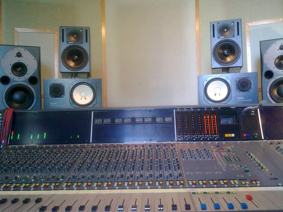 Neve 66 NS 10 Genelec 10/30 & Dynaudio air 20