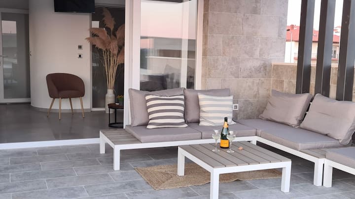 Atraktivan Apartman Za Dvoje: Bazen, Krovna Terasa - Zadar