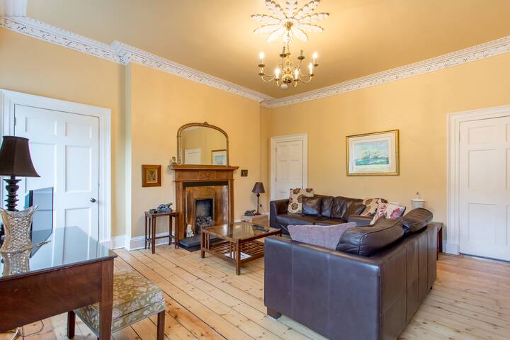 4 Bedroom City Centre Penthouse Sleeps 8 gallery image 5