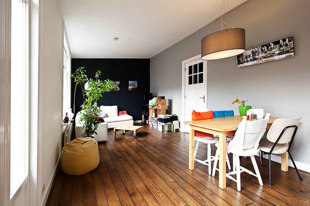 livingroom with enough space to hang out