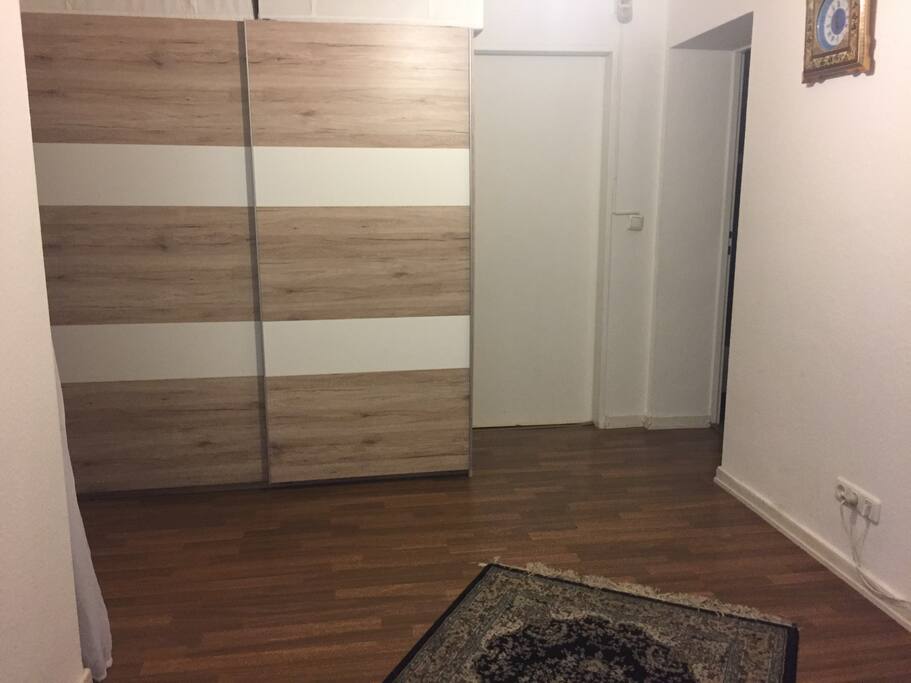 hall (entry area)
