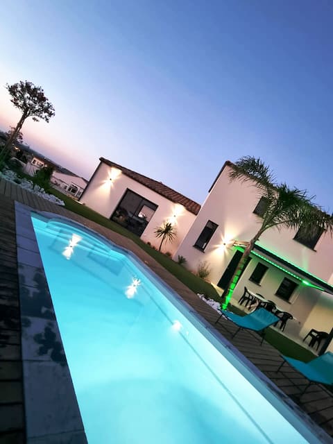 Contemporary villa with pool close to the beaches