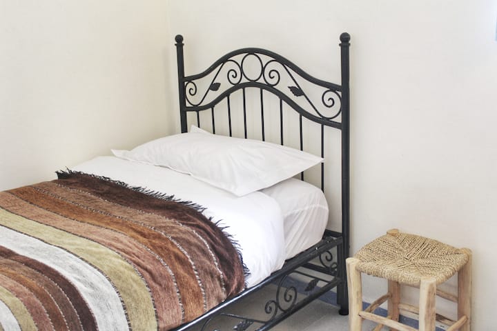 2 single beds